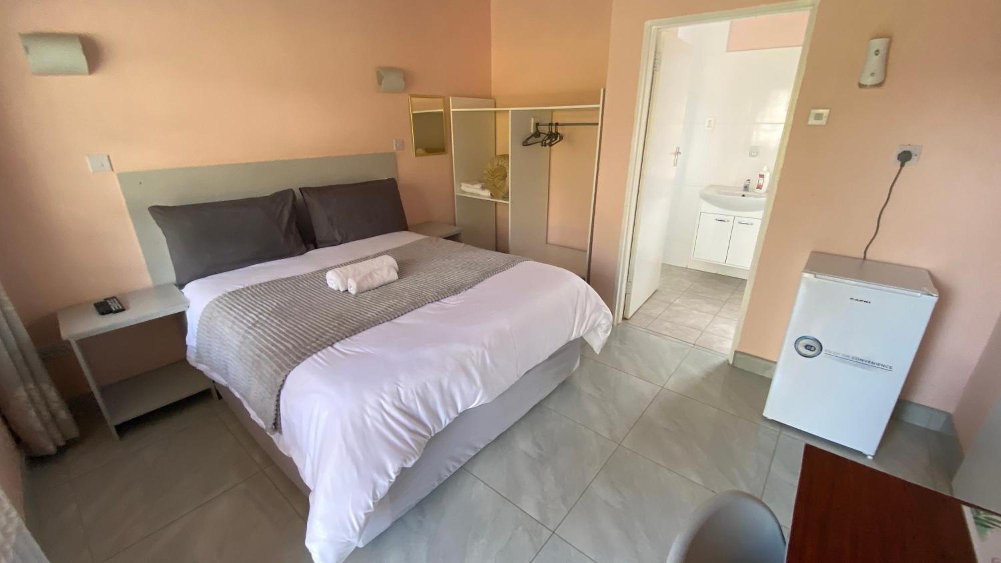 בולוואיו Lynns Guest House מראה חיצוני תמונה
