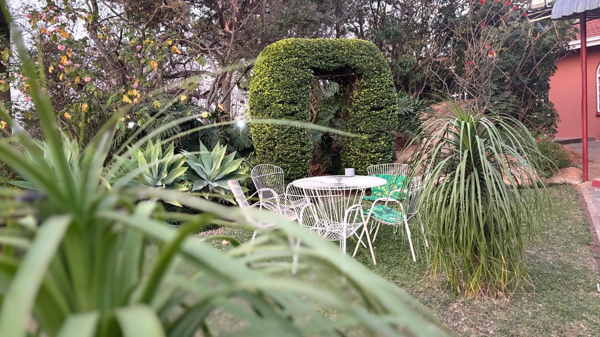 בולוואיו Lynns Guest House מראה חיצוני תמונה